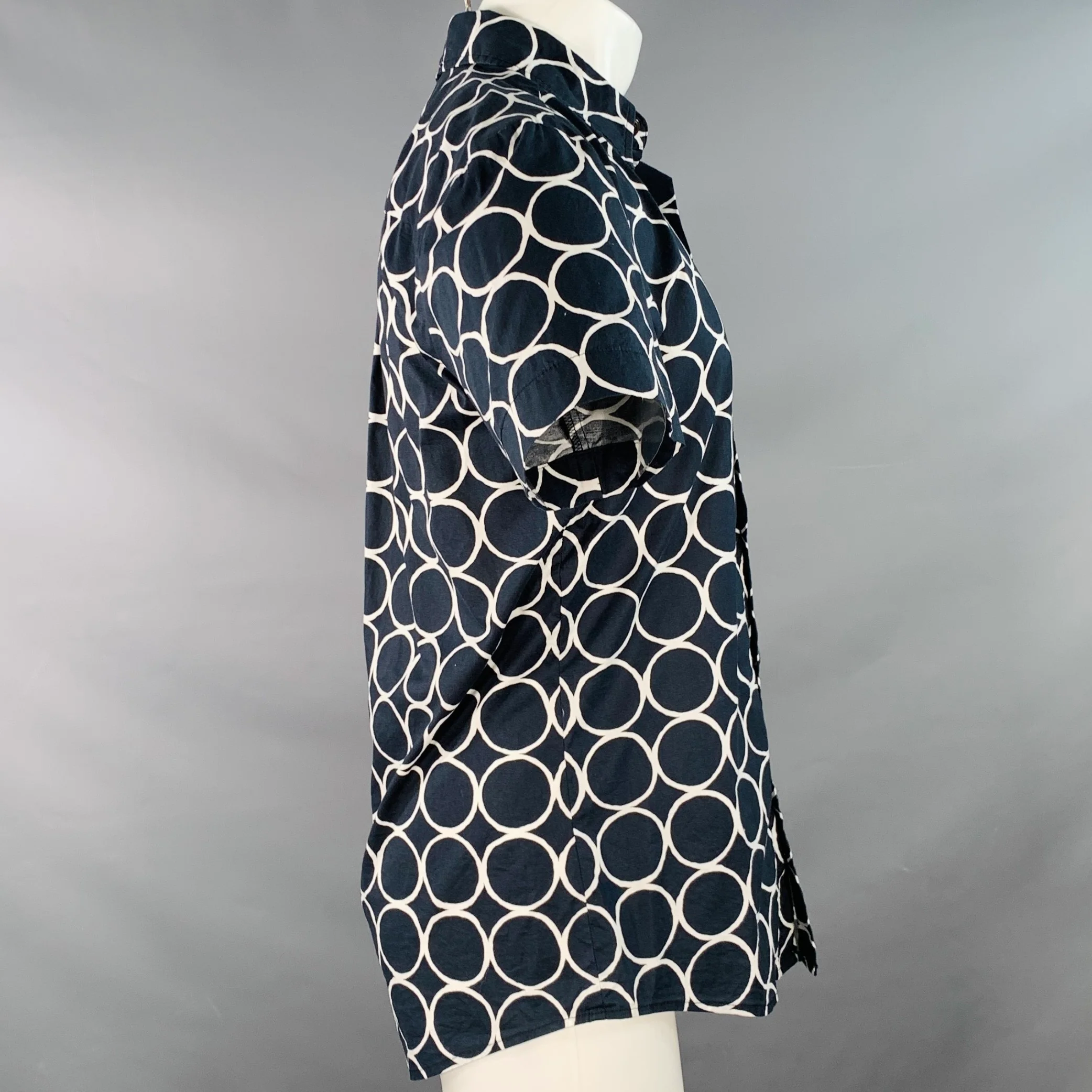 TRINA TURK Size M Navy White Circles Cotton Blend Short Sleeve Shirt - Image 3