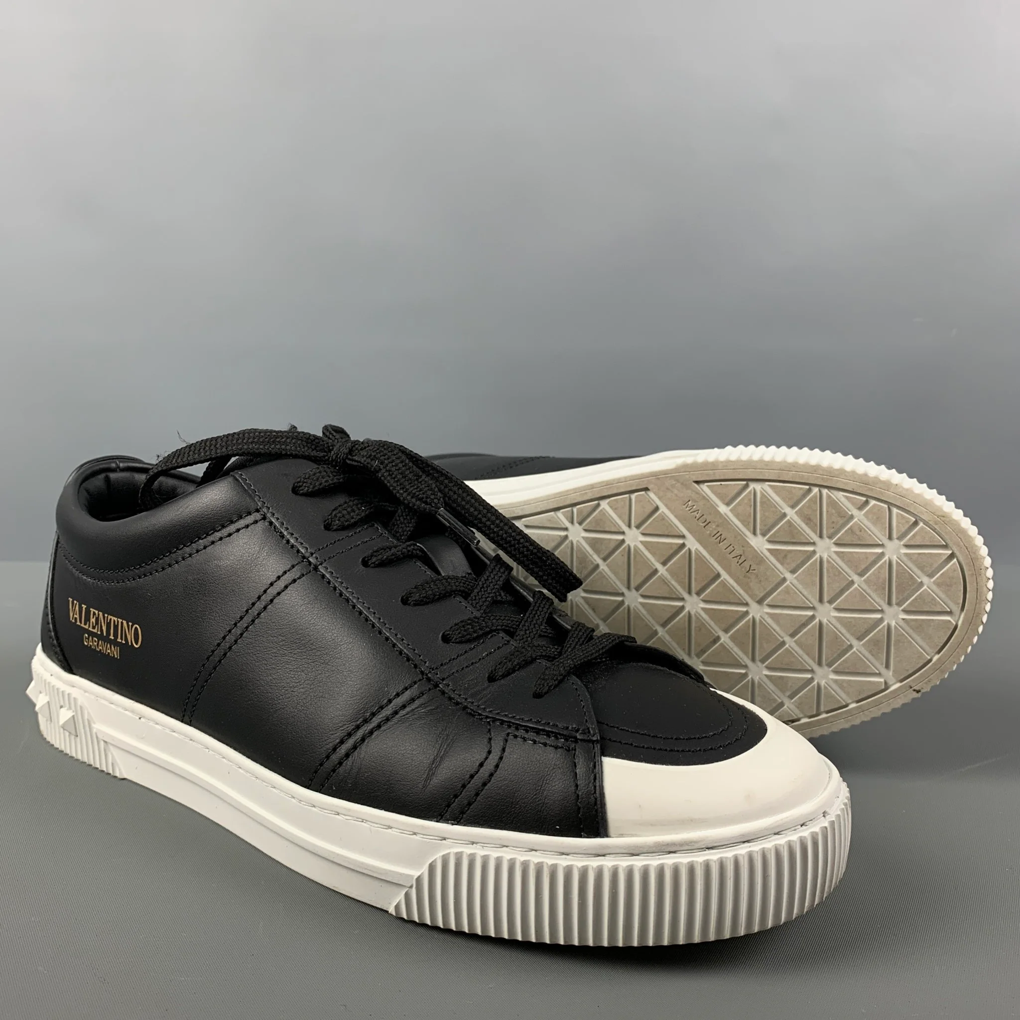 VALENTINO 'City Planet Rockstud' Size 8 Black Studded Leather Low Top Sneakers - Image 5