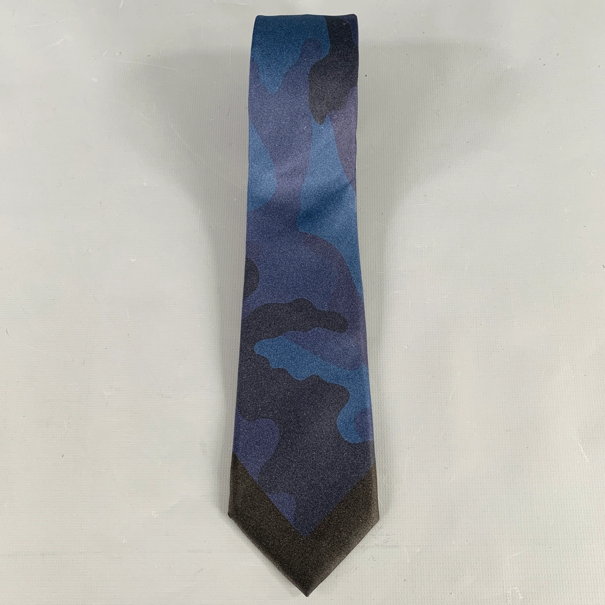 VALENTINO Navy Black Camouflage Silk Tie - Image 2