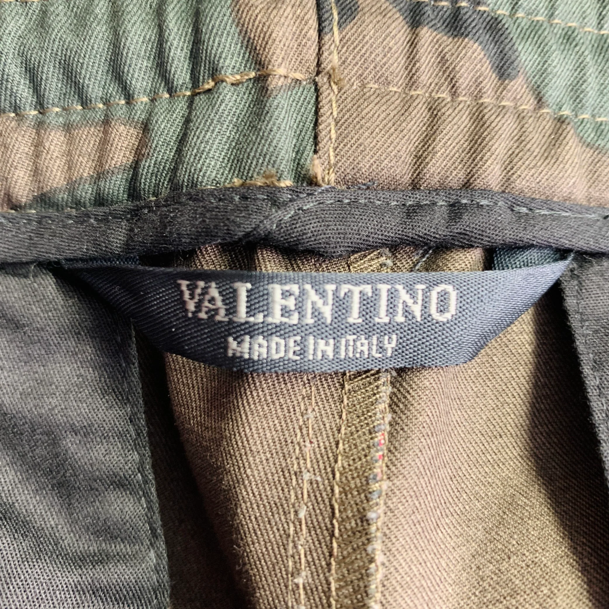 VALENTINO Size 30 Olive Black Pink Camouflage Monogram Cotton Drawstring Casual Pants - Image 4