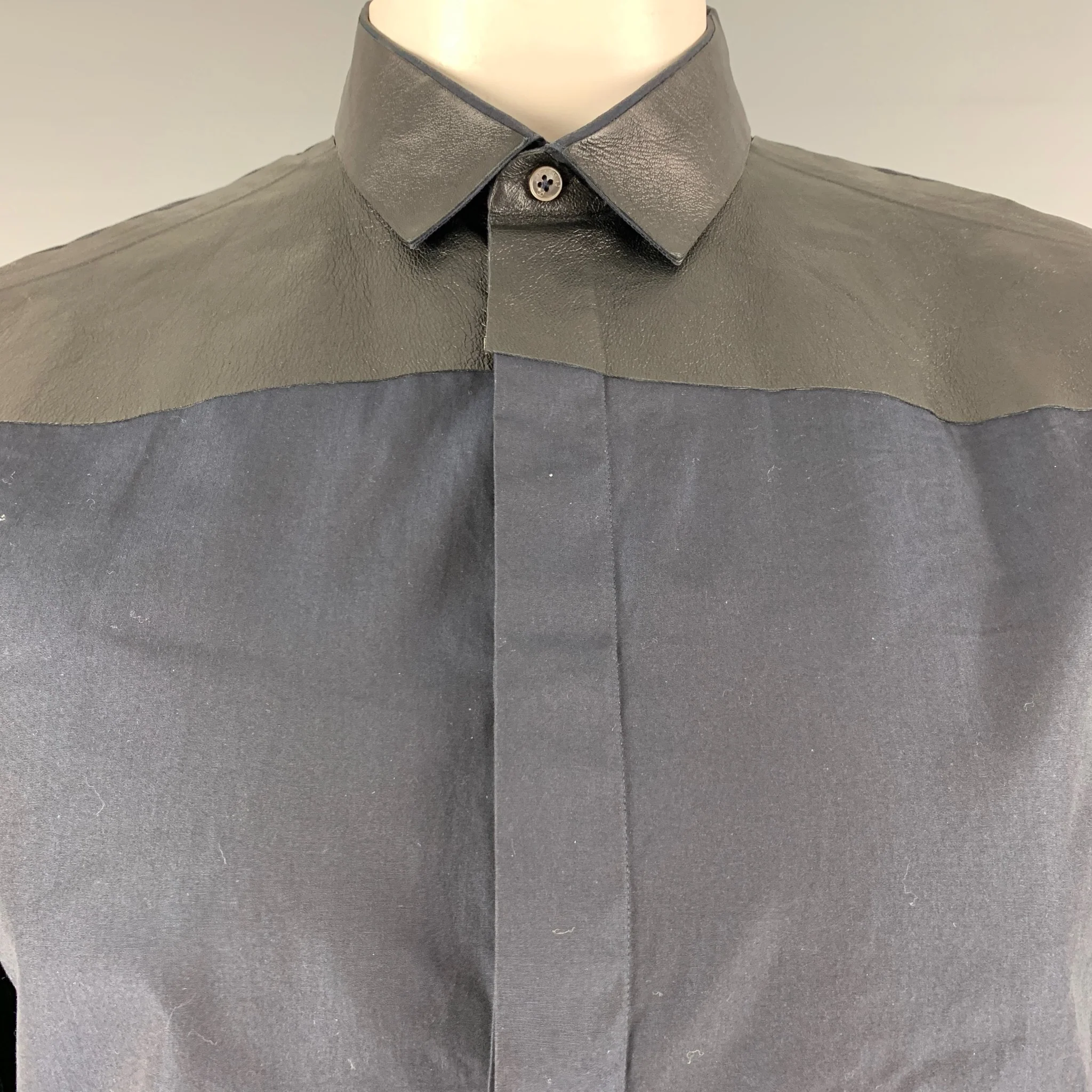 VALENTINO Size L Navy Black Solid Cotton Hidden Placket Long Sleeve Shirt - Image 2