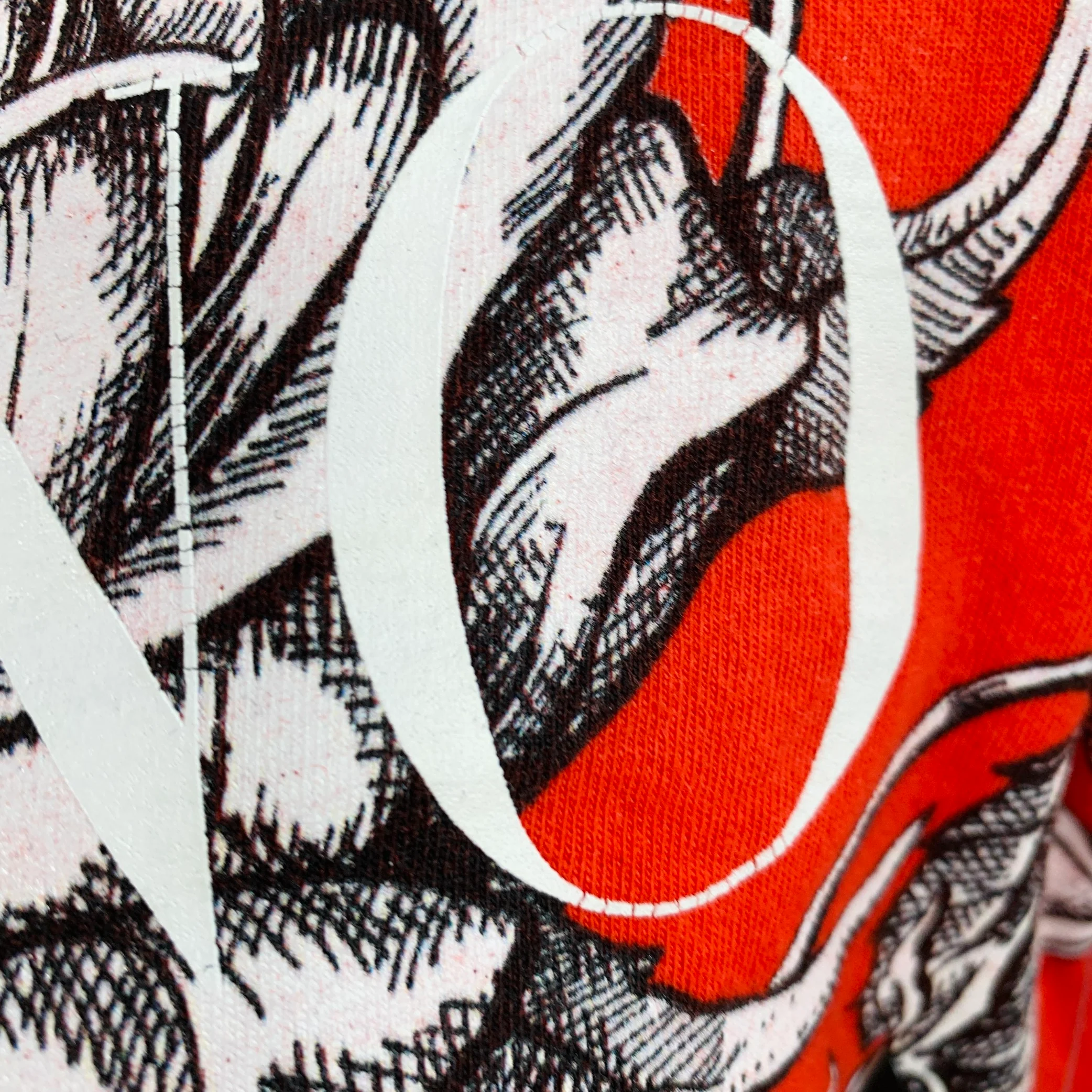 VALENTINO Size L Red Black White Symmetrical Roses Graphic Cotton Crew Neck T-shirt - Image 11