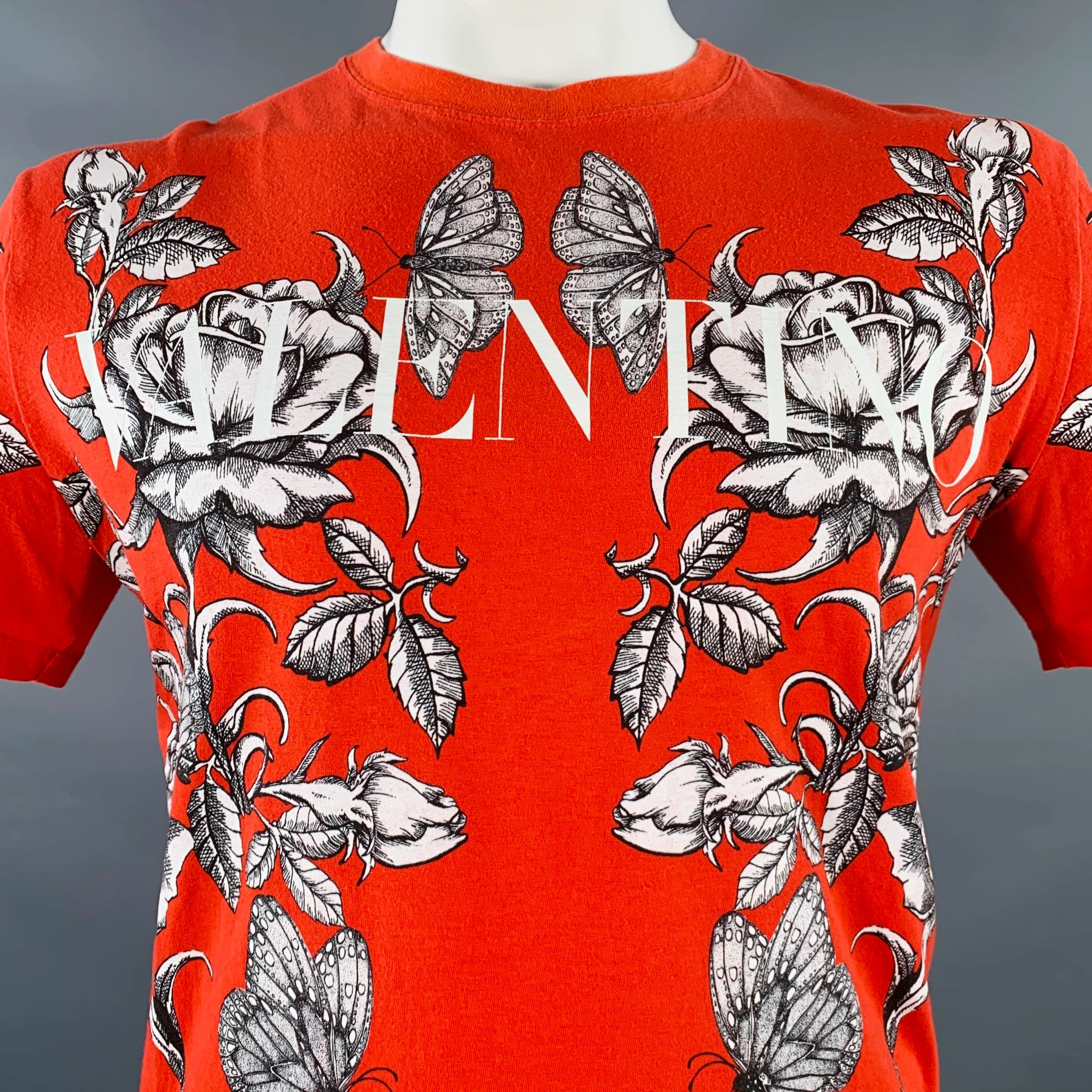 VALENTINO Size L Red Black White Symmetrical Roses Graphic Cotton Crew Neck T-shirt - Image 2