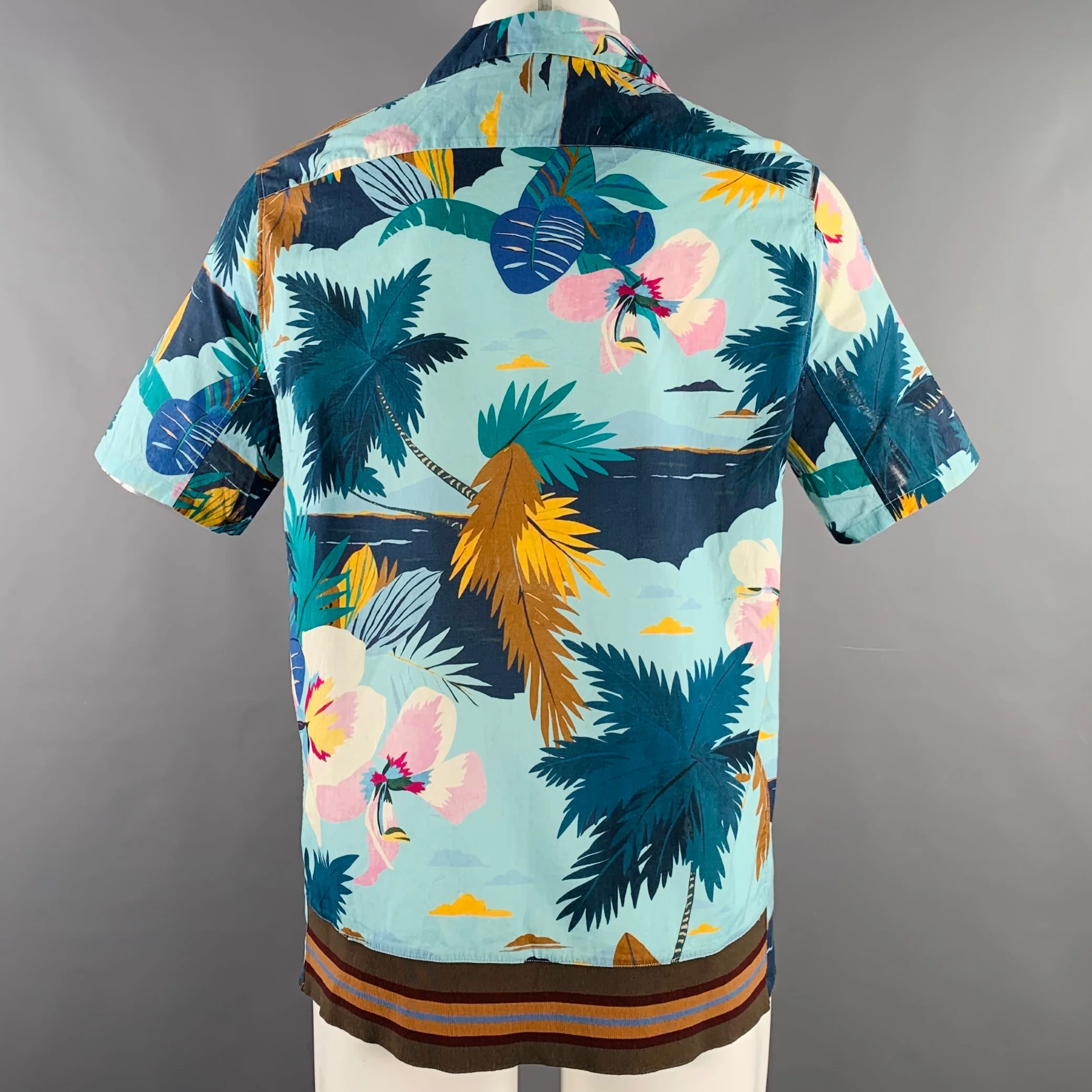 VALENTINO Size M Blue Multi Color Print Cotton Two Pockets Short Sleeve Shirt - Image 3