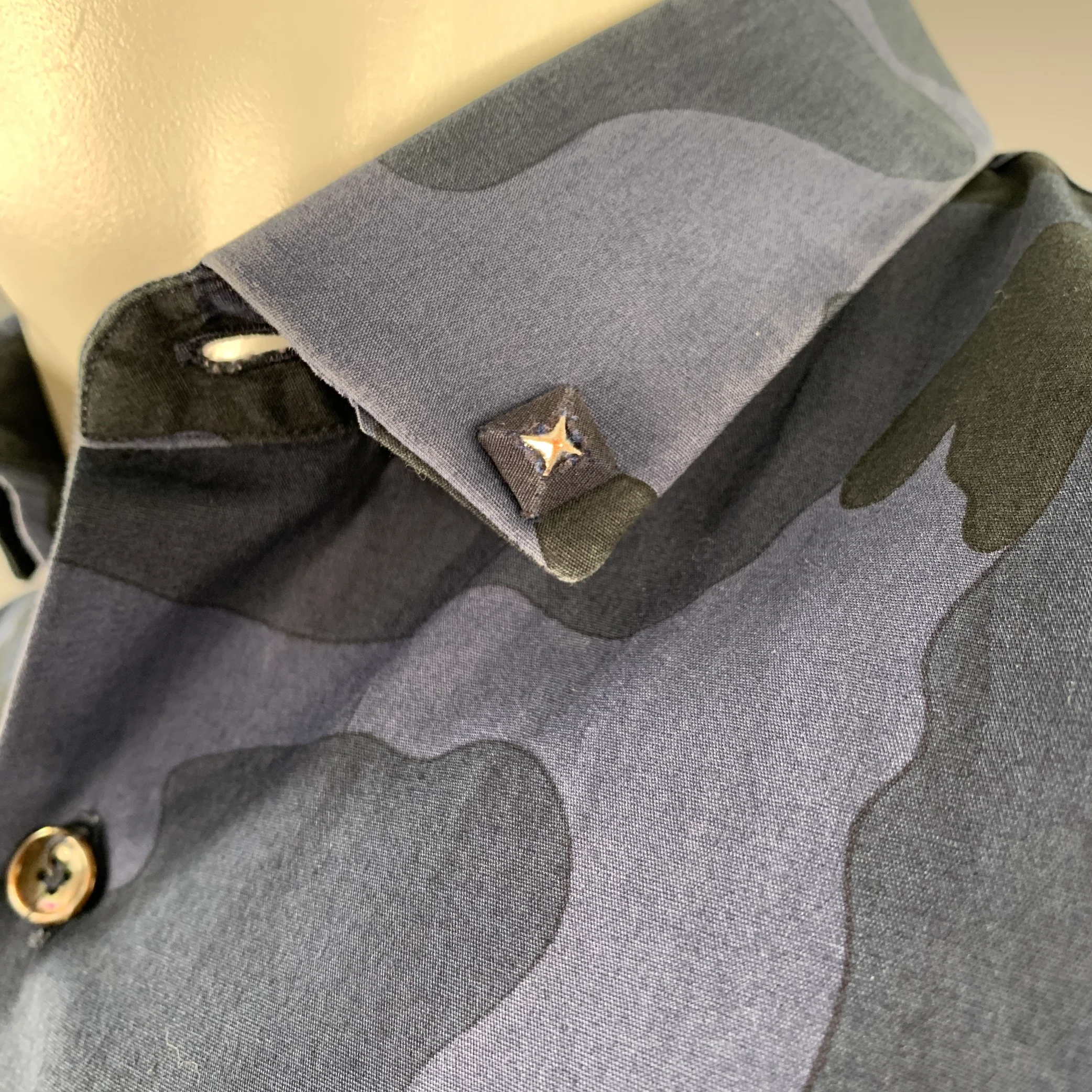 VALENTINO Size M Navy Black Camouflage Cotton Button Up Long Sleeve Shirt - Image 5