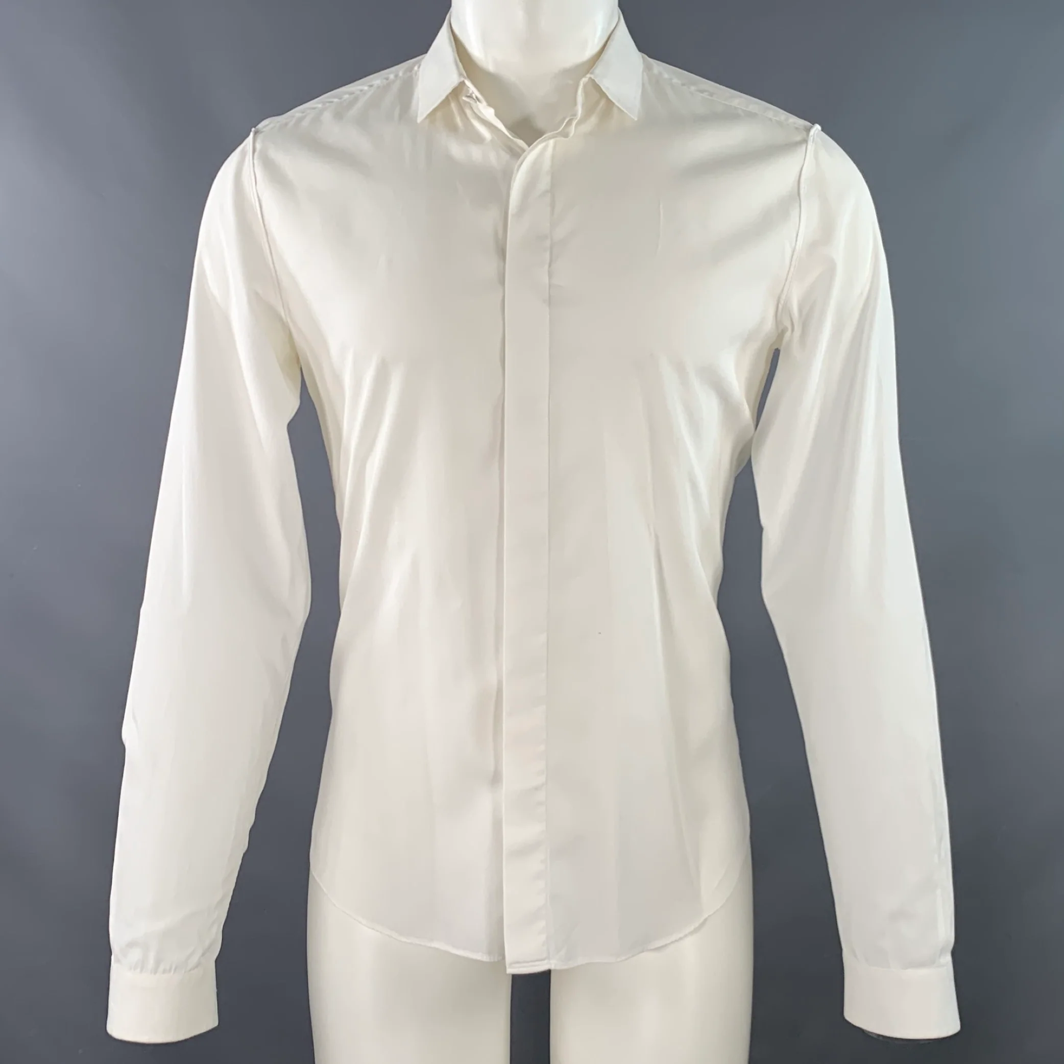 VALENTINO Size M White Cotton Spread Collar Hidden Placket Long Sleeve Shirt