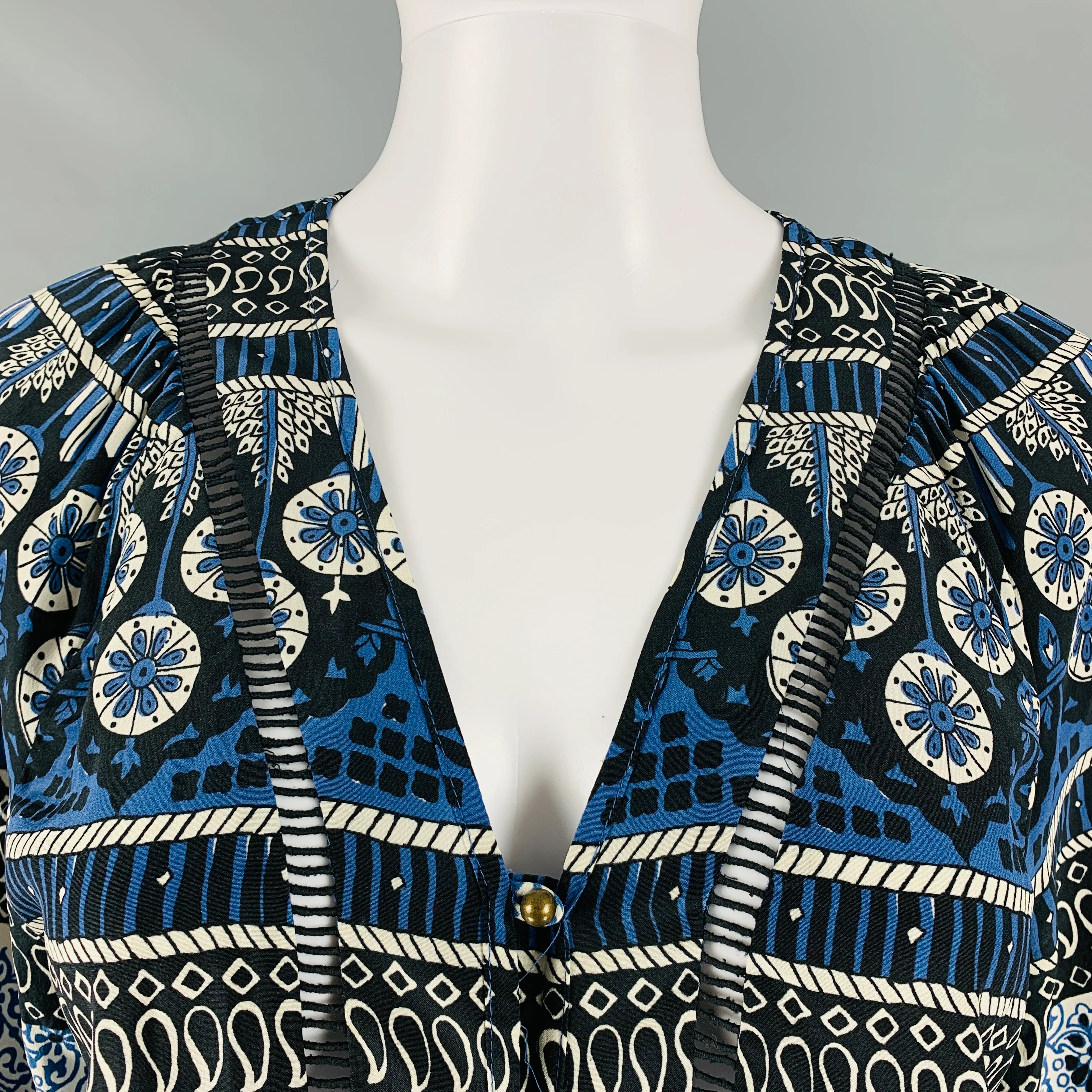 VERONICA BEARD Size 0 Blue Black & White Silk Print Metal Buttons Blouse - Image 2