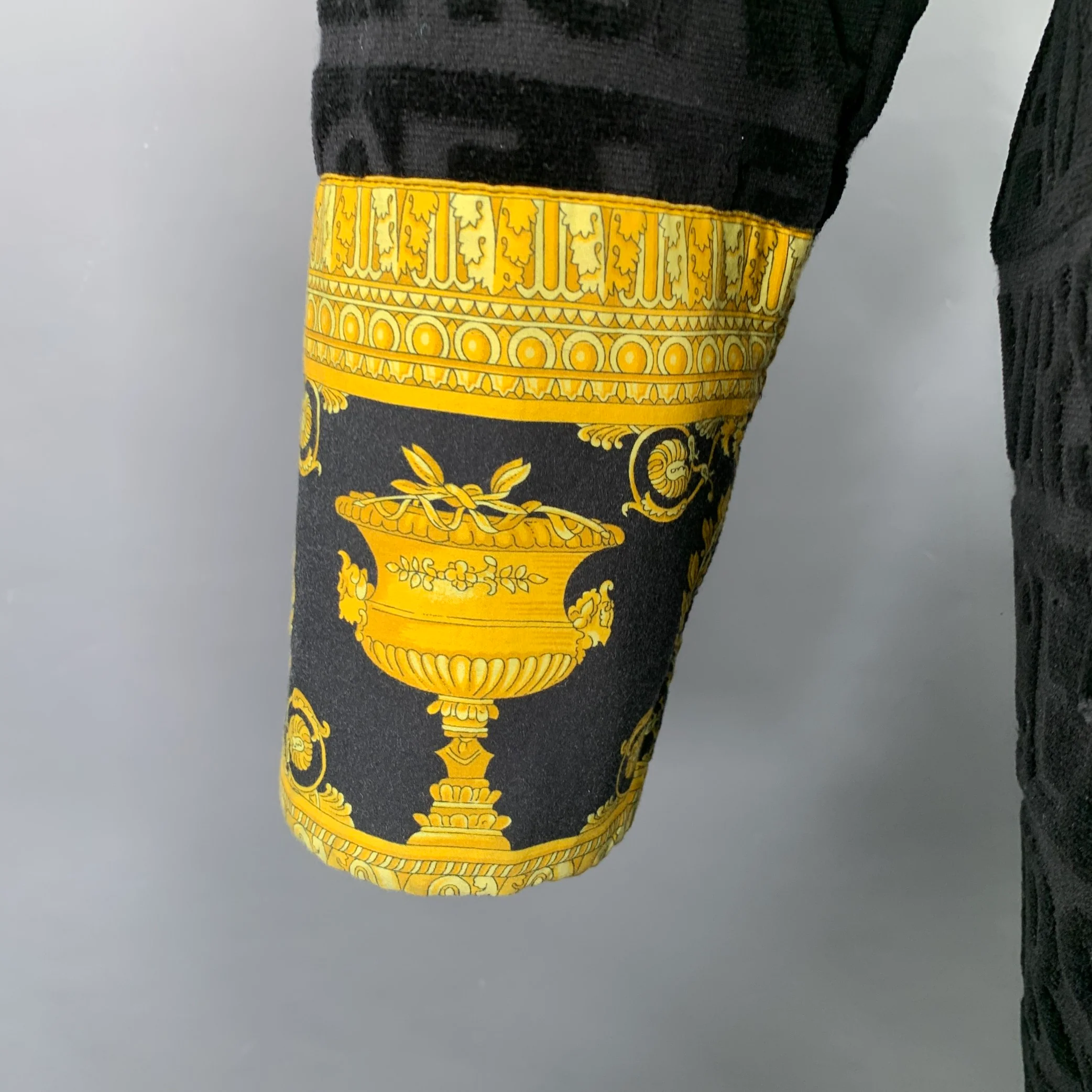 VERSACE Size XL Black Gold Textured Cotton Shawl Collar Robe - Image 2