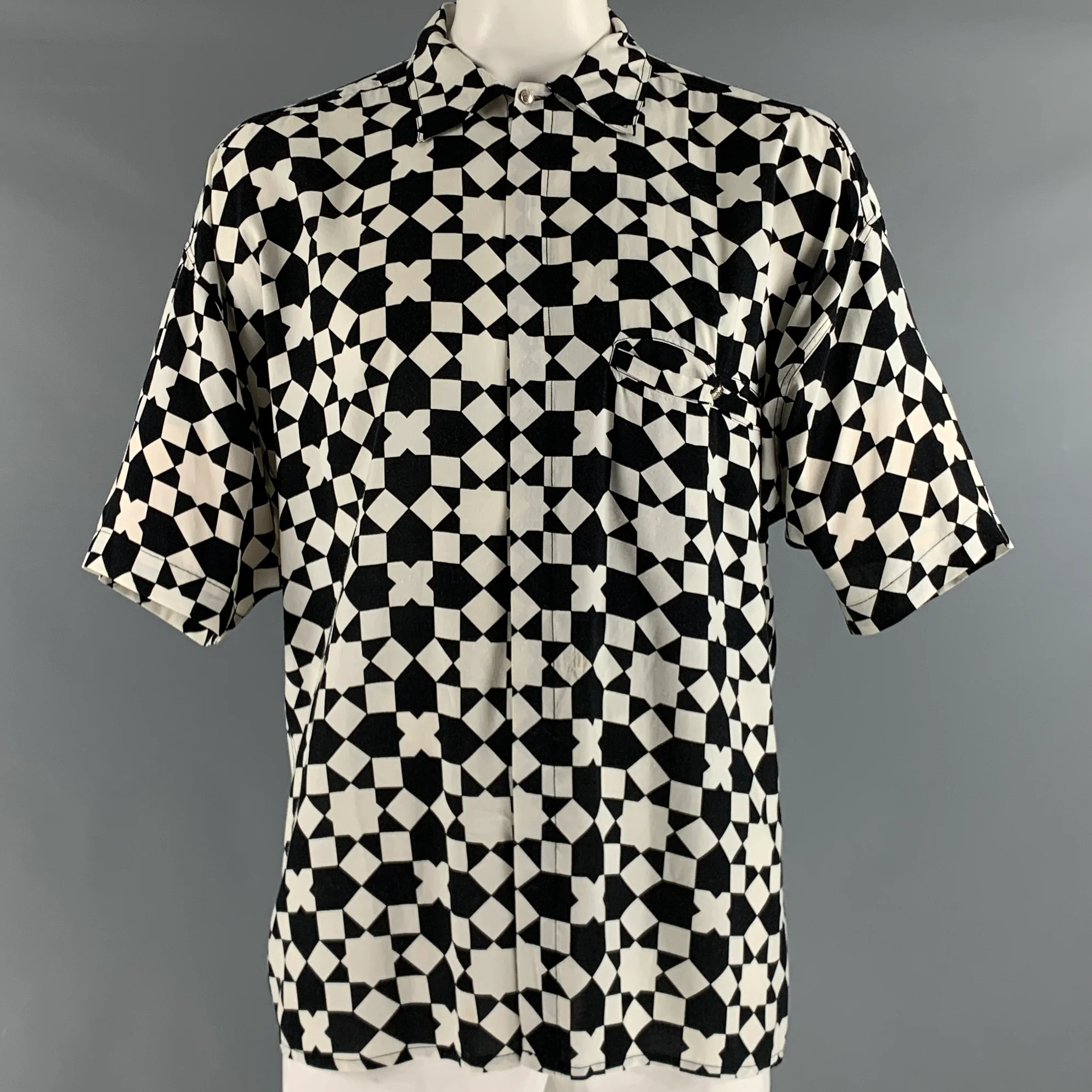 VERSUS by GIANNI VERSACE Size M Black White Geometric Rayon Short Sleeve Shirt