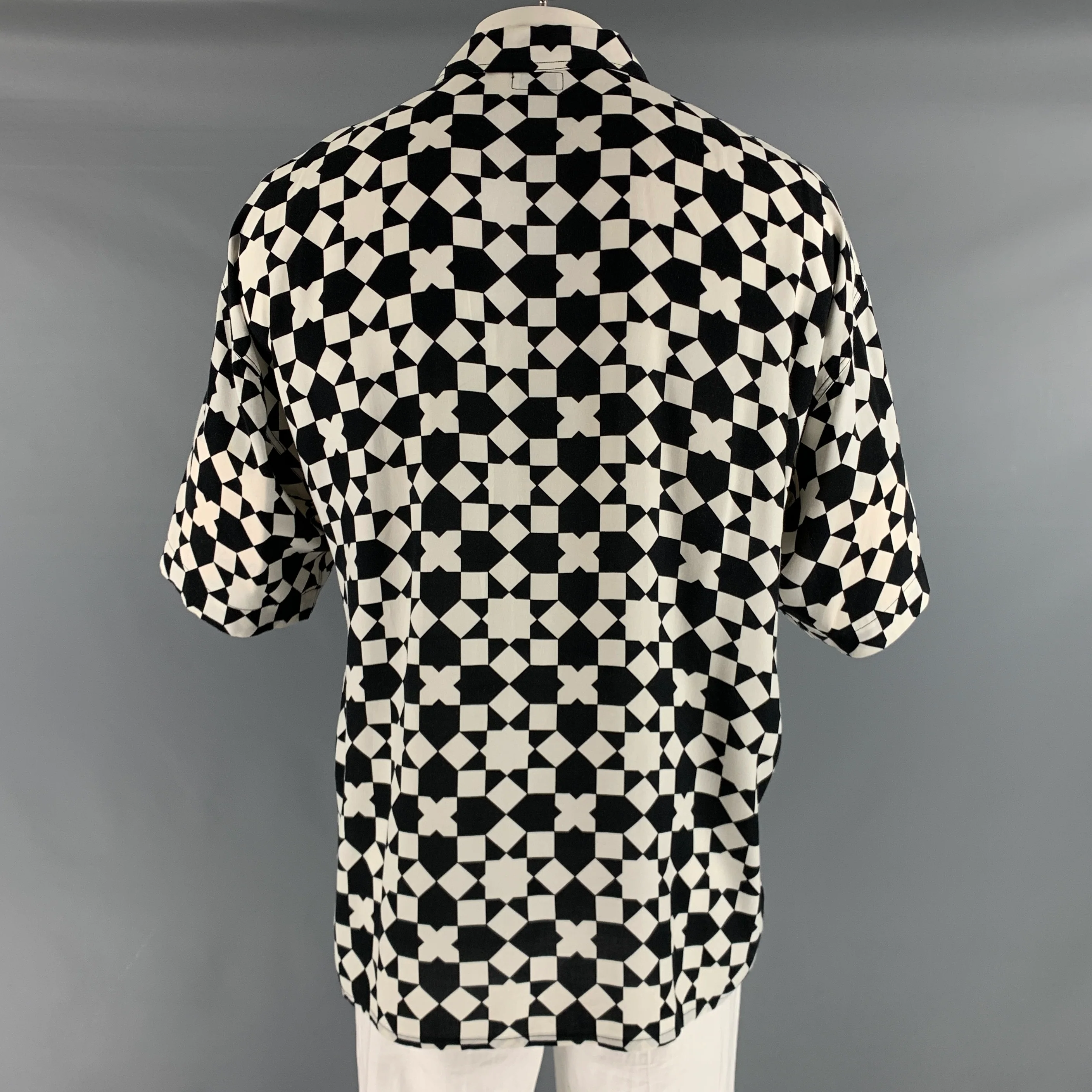 VERSUS by GIANNI VERSACE Size M Black White Geometric Rayon Short Sleeve Shirt - Image 4