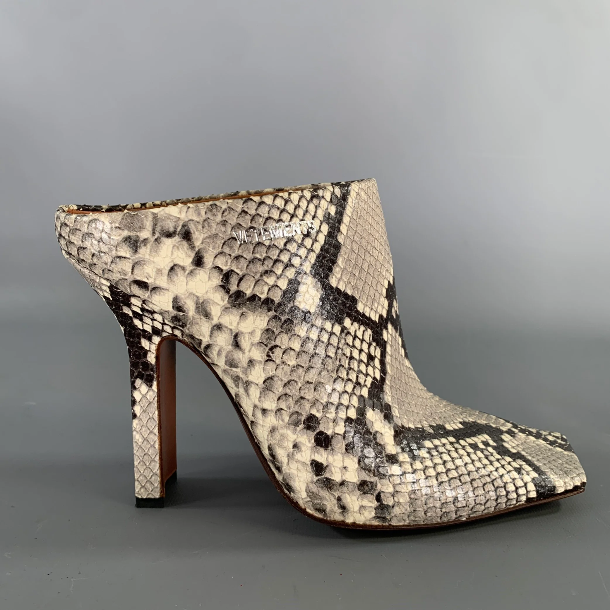 VETEMENTS Size 9 Sq Toe Snake Boomerang Mule - Image 2