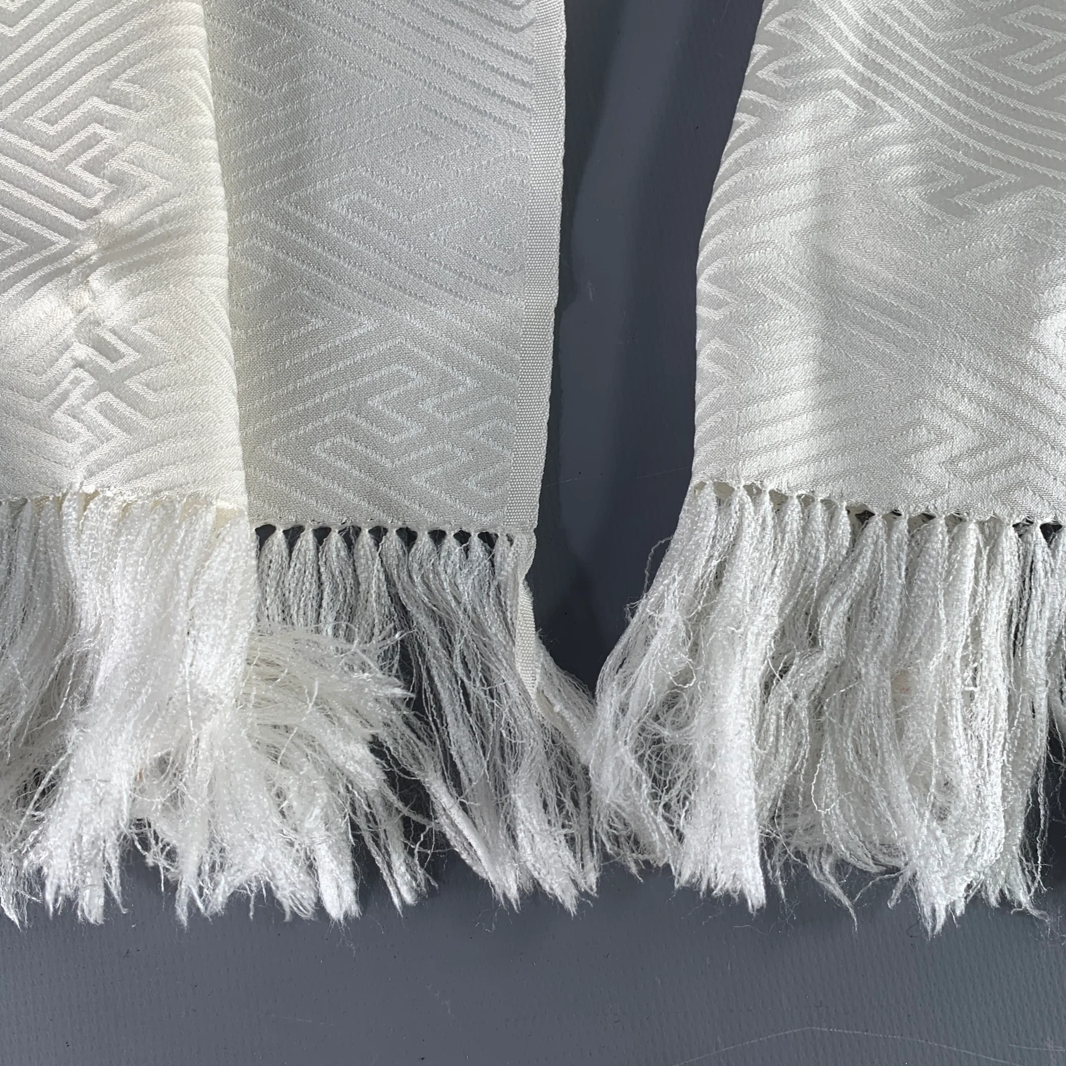 VINTAGE Cream Silk Jacquard Geometric Fringe Scarf - Image 3