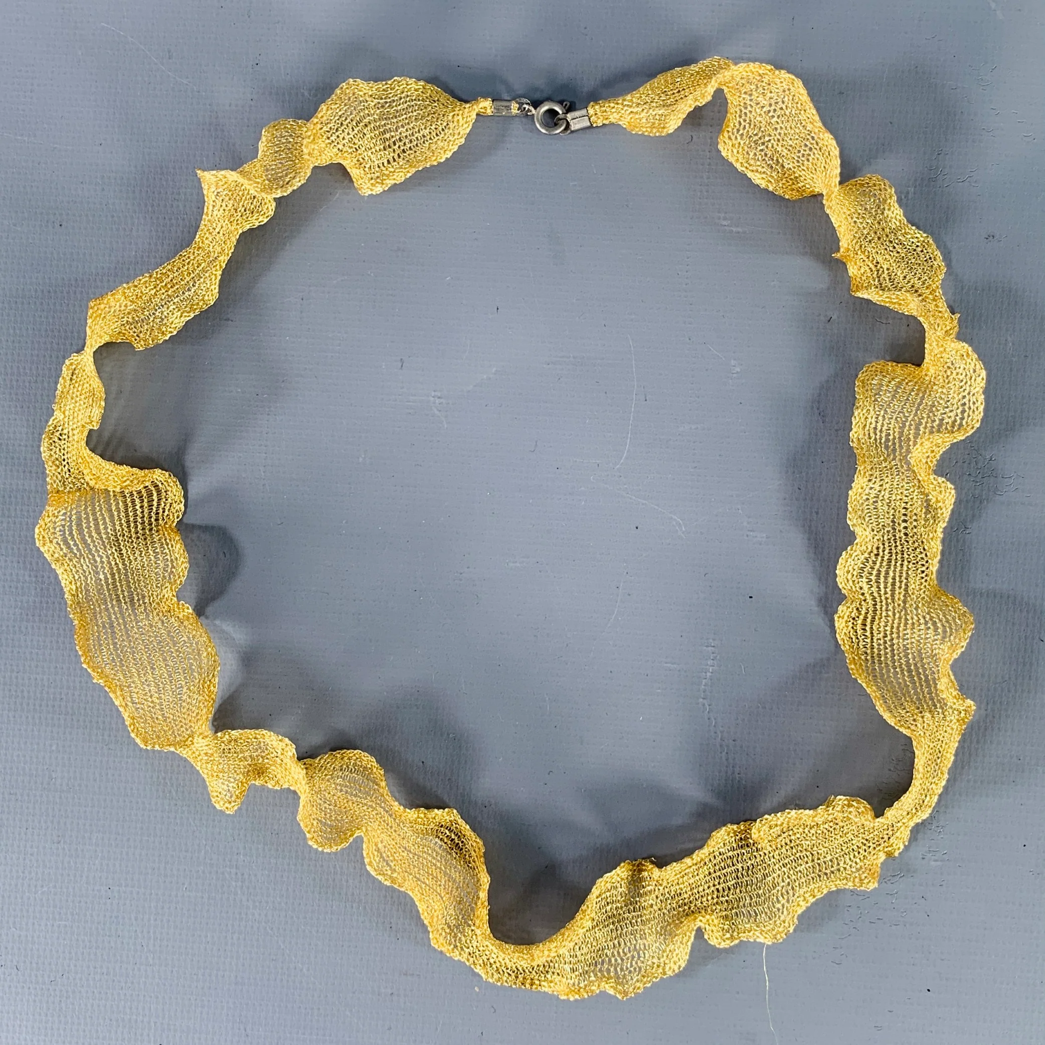 VINTAGE Gold Metallic Ribbon Knit Necklace