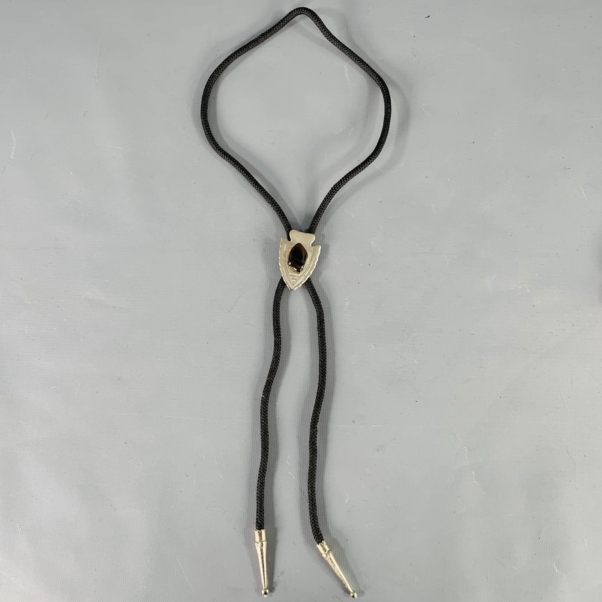 VINTAGE Silver Black Metal Arrowhead Stone Bolo Tie