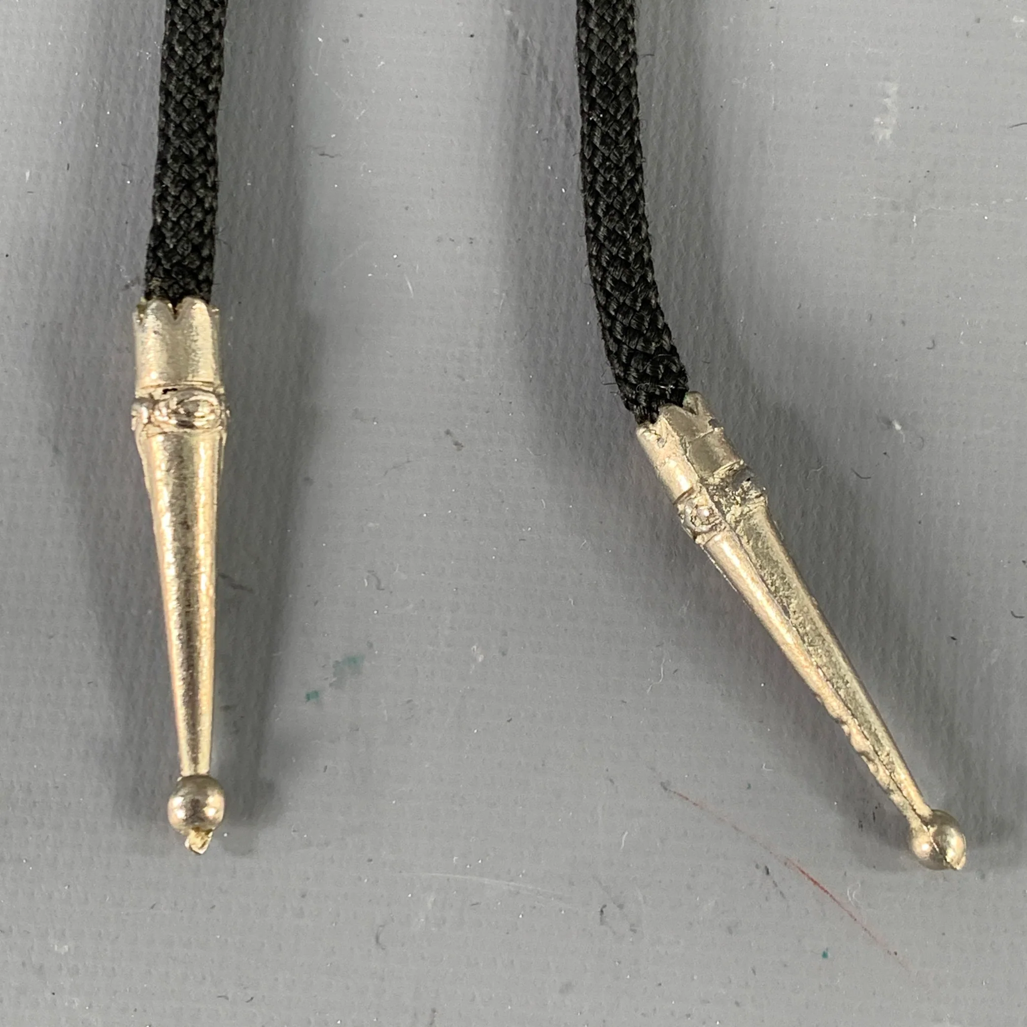 VINTAGE Silver Black Metal Arrowhead Stone Bolo Tie - Image 3
