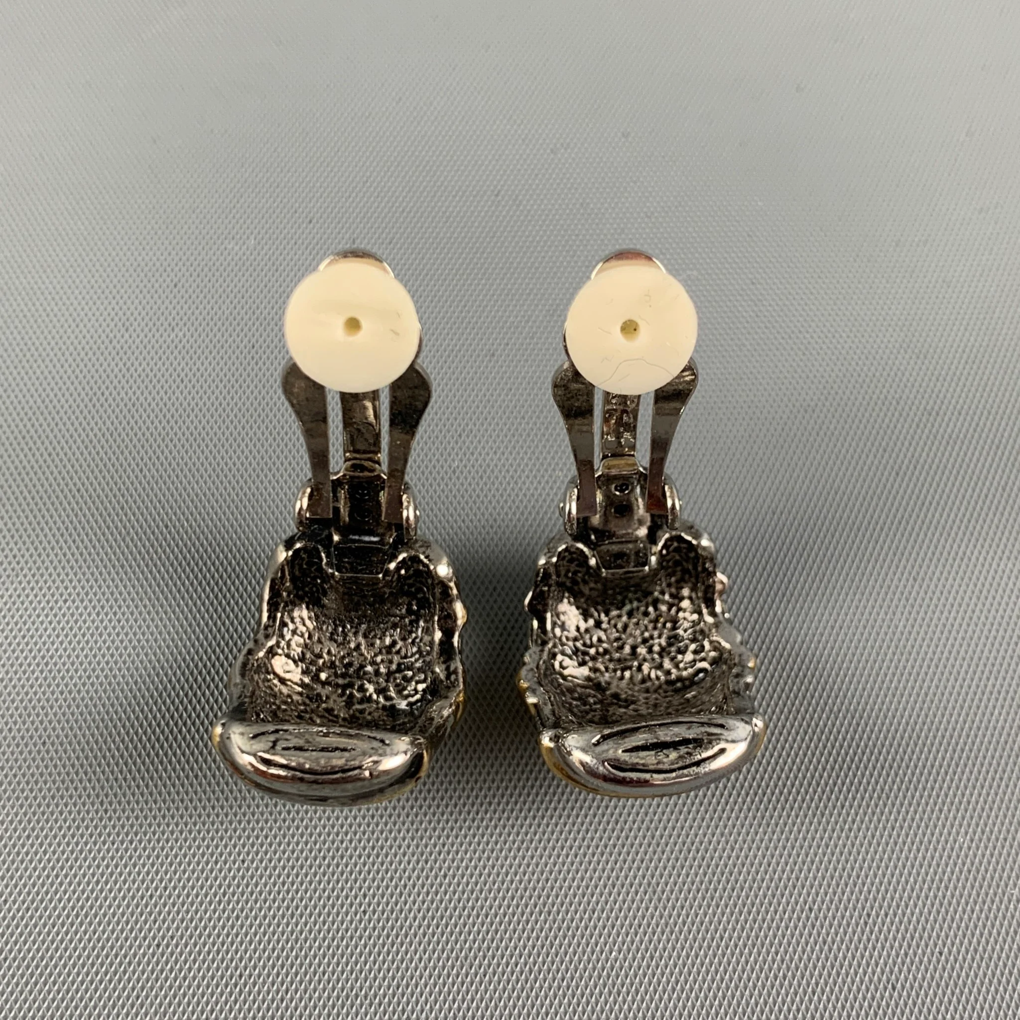 VINTAGE Silver Gold Metal Clip-On Earrings - Image 3