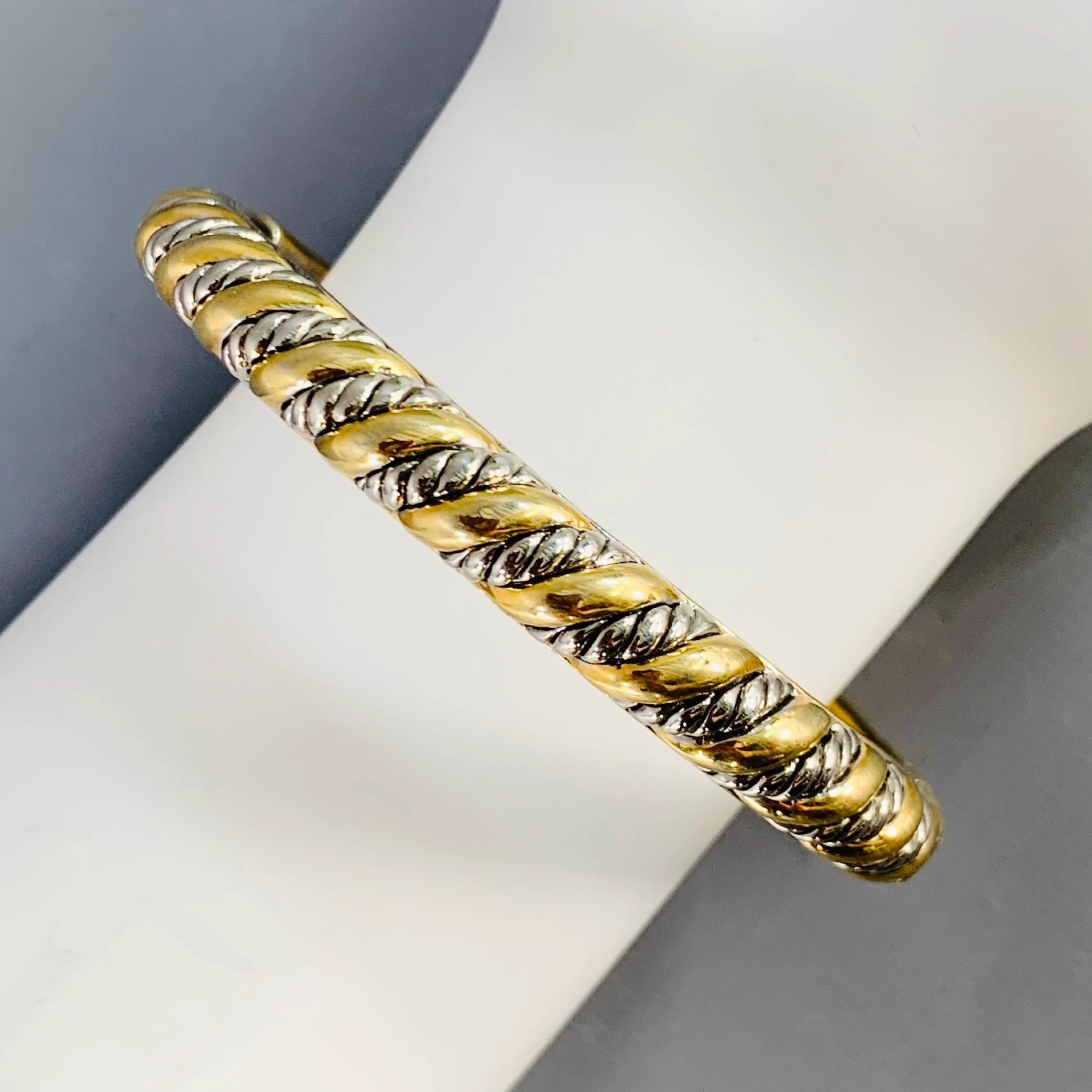 VINTAGE Silver Gold Textured Braided Metal Hinged Push Lock Bracelet - Image 3