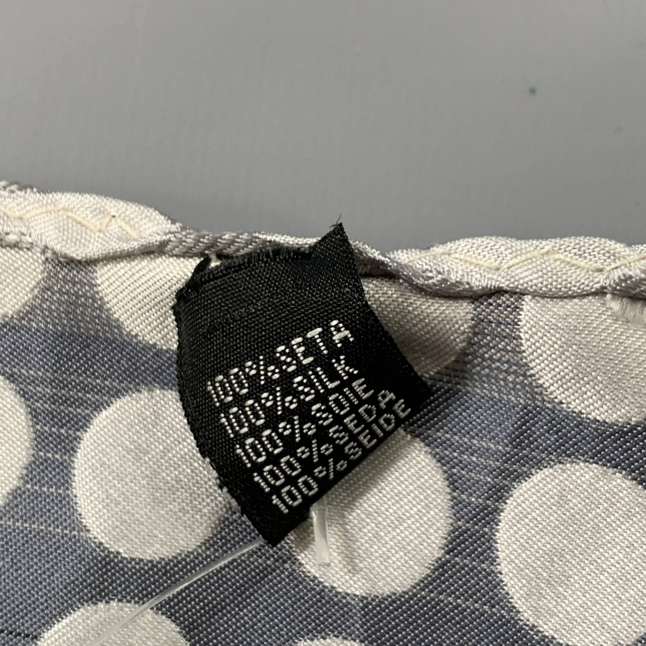 VINTAGE Silver Grey Circles Silk Pocket Square - Image 4