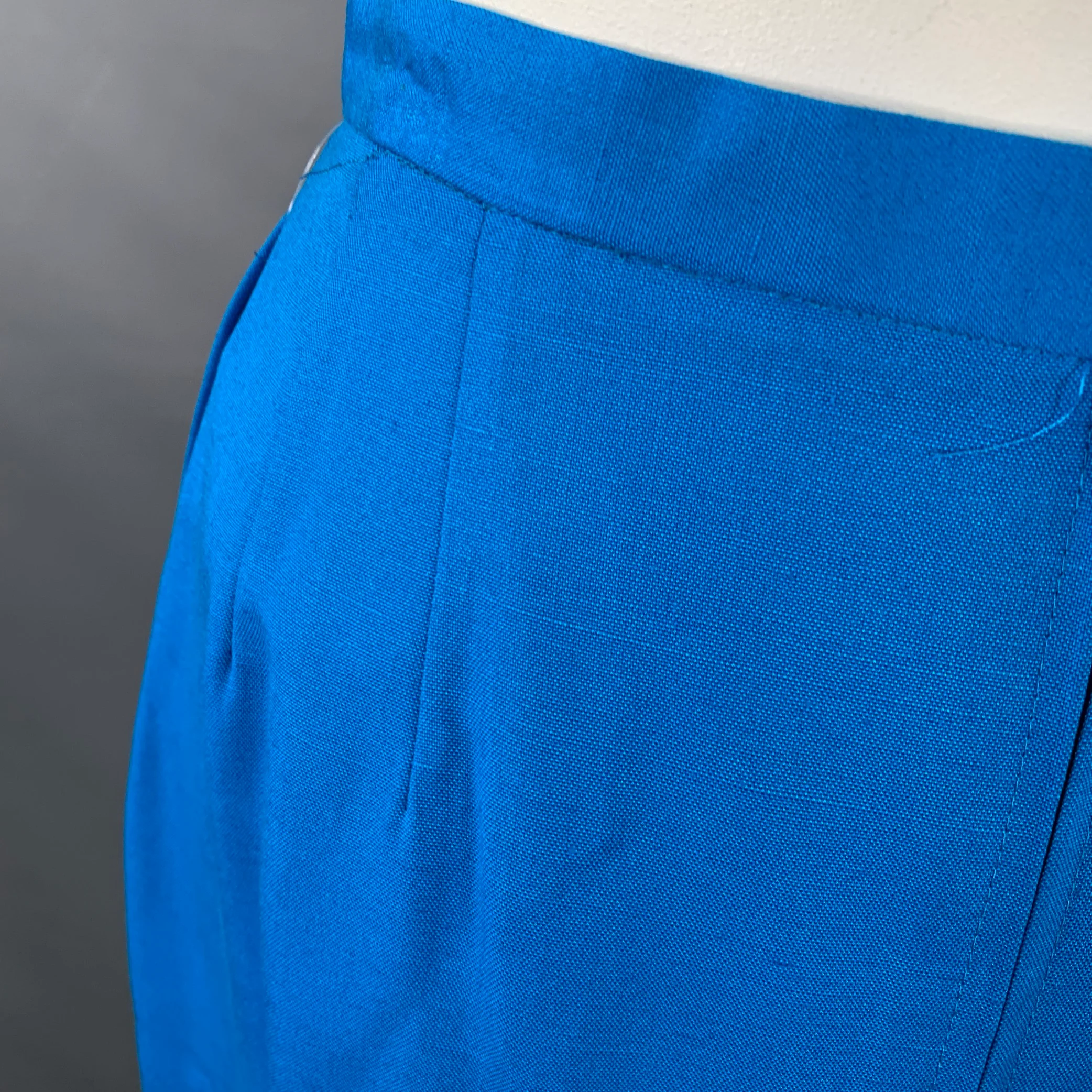 VINTAGE Size 10 Blue Turquoise Pleated Back Zipper Pencil Skirt - Image 4