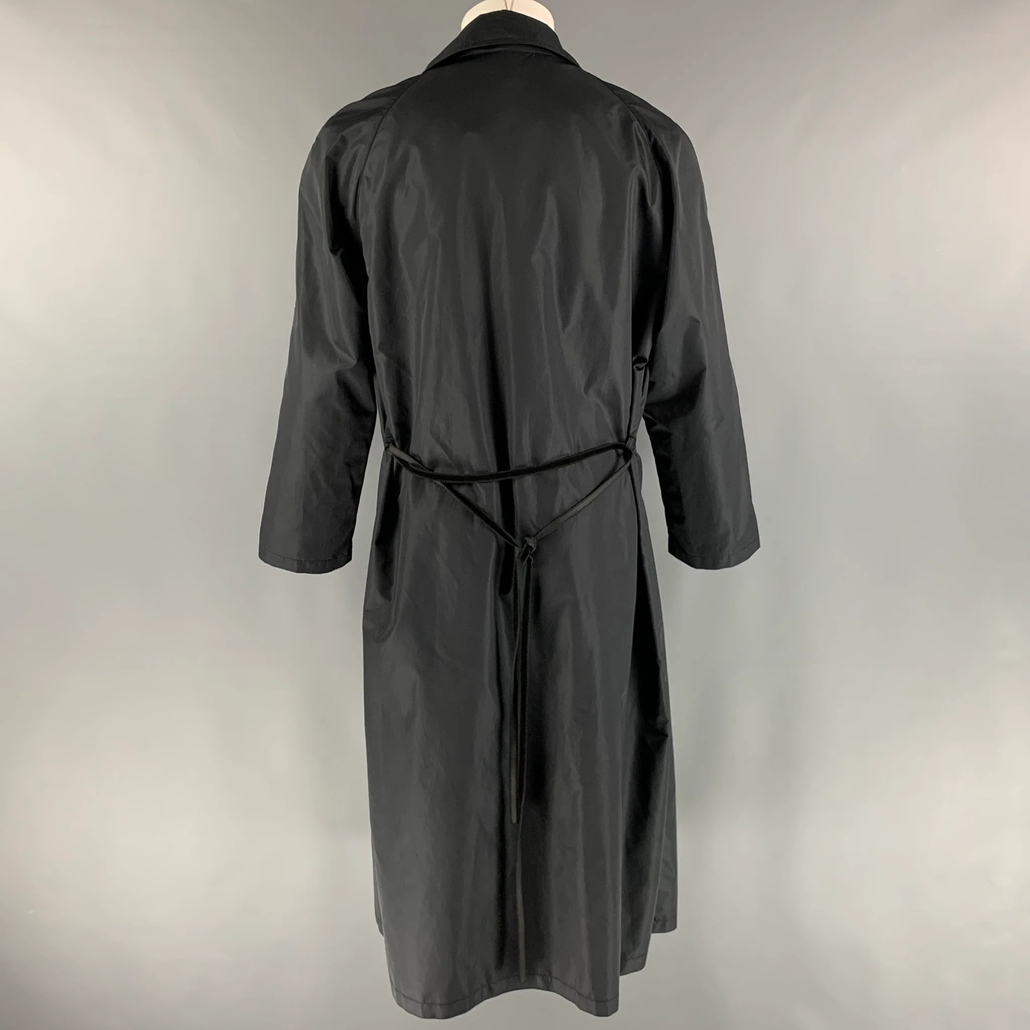 YVES SAINT LAURENT 'Rive Gauche' Size 40 Black Solid Polyester Coat - Image 3